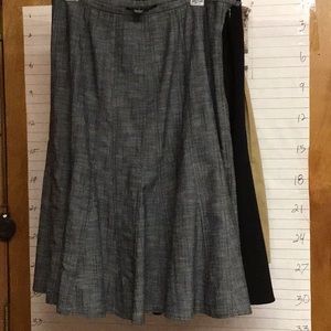 LARRY LEVINE women’s flared skirt sz 10   Dark dark gray/ light black